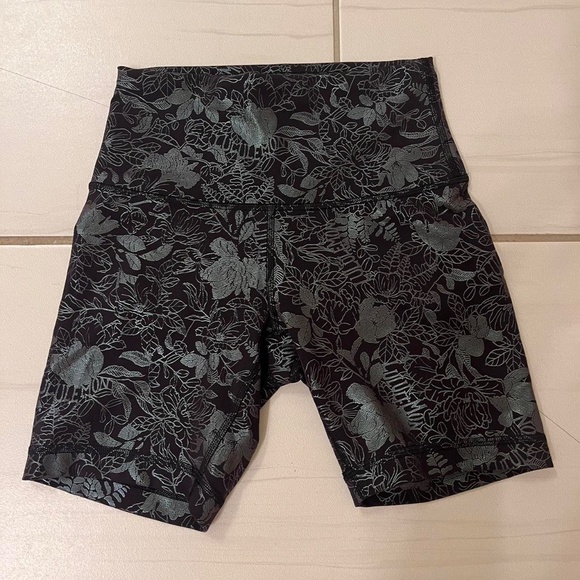 NWOT Lululemon Wunder Train High-Rise Short 6" *Foil - Picture 2 of 6